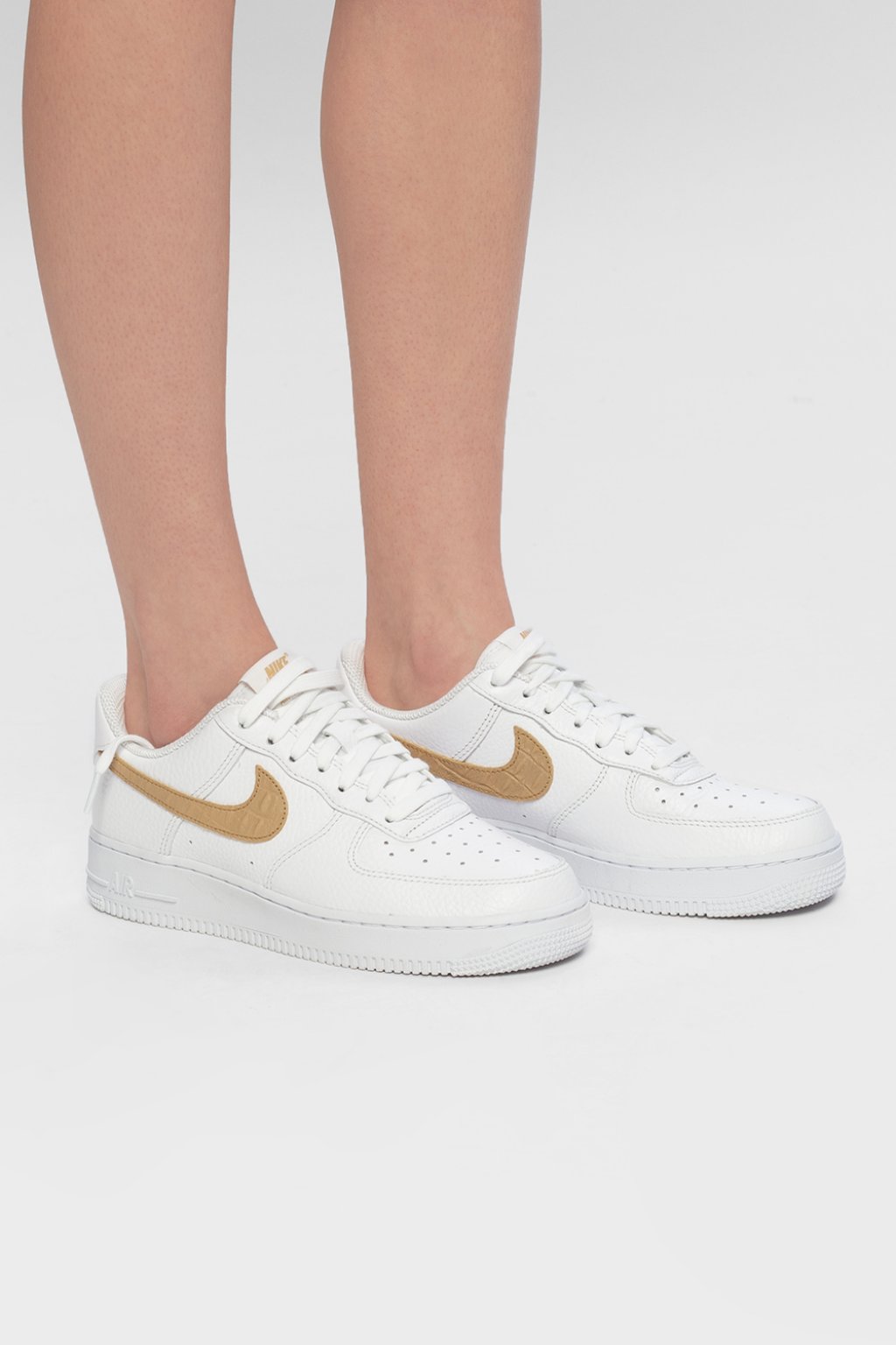 all white air force 1 lv8 low top