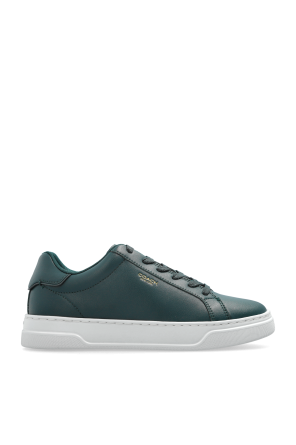 Sports shoes with logo