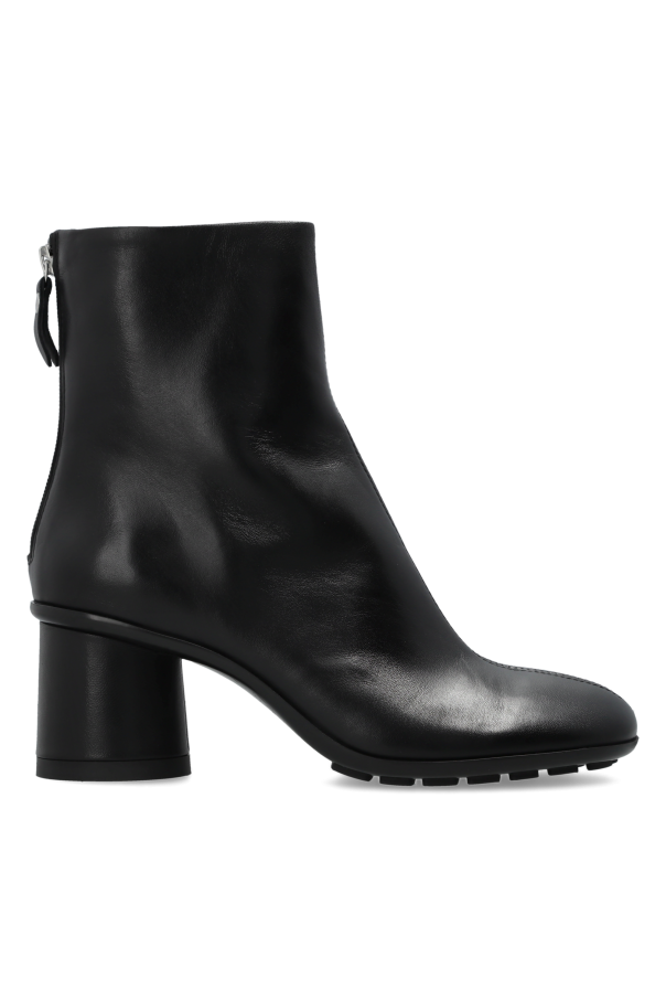 Curvy heeled ankle boots od AGL