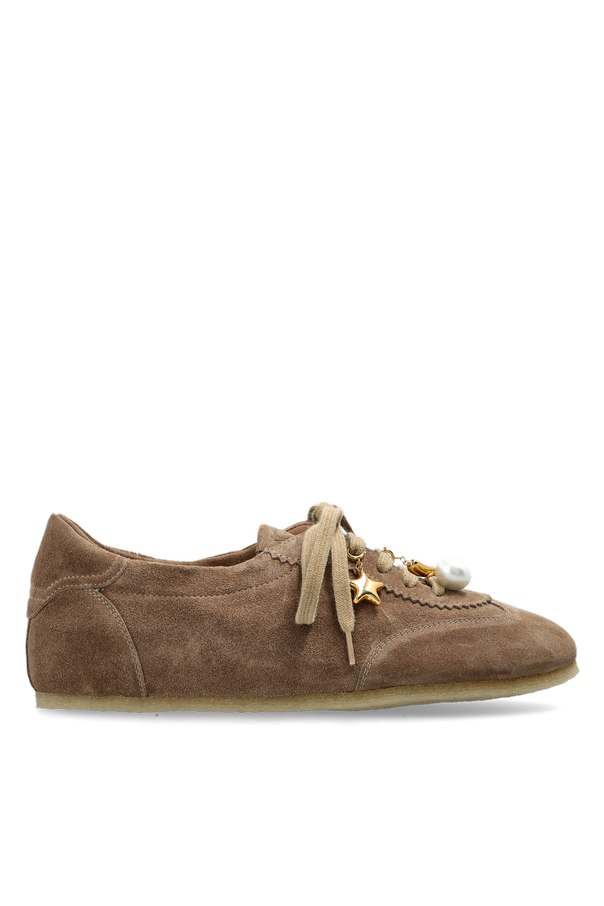 Suede sports shoes 