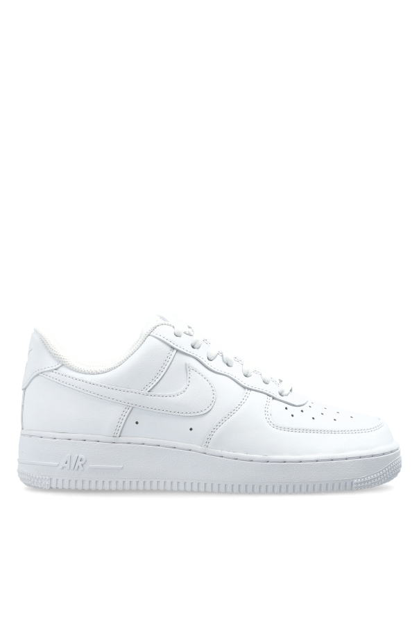 Sports shoes 