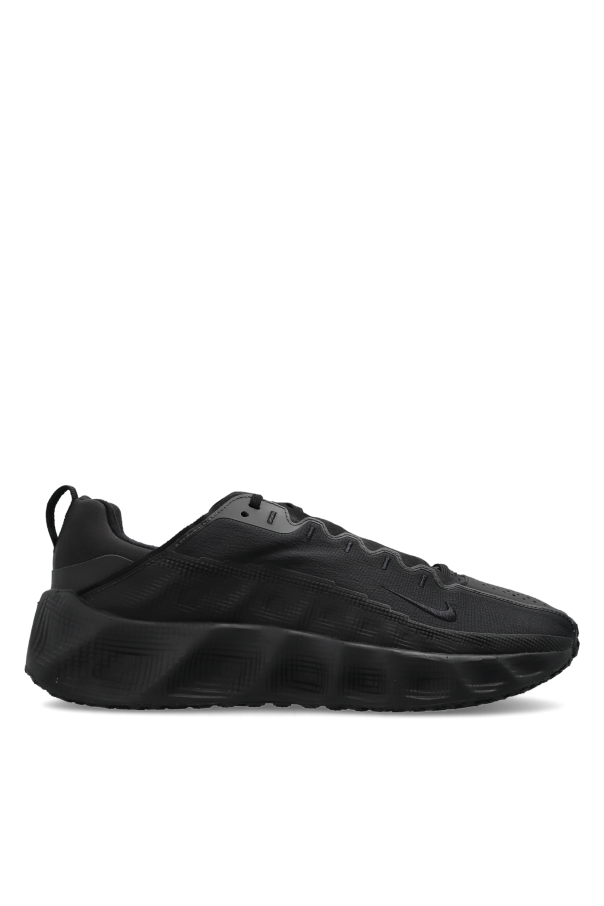 Sports shoes 
