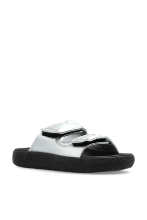 Veja ‘ETNA BOLD LEATHER’ slides
