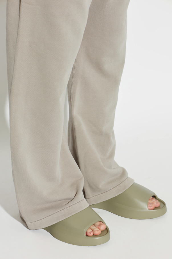 Fear Of God Essentials ‘Los Feliz’ slides