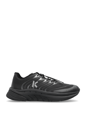 Sports shoes