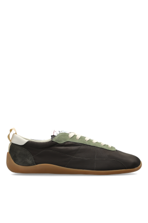 ‘Striker Low’ sports shoes