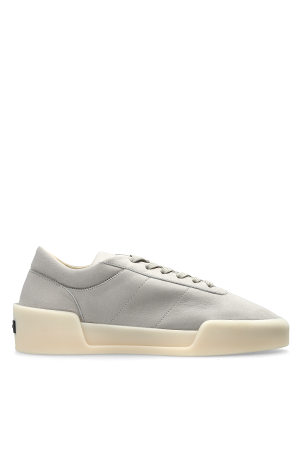 Suede sports shoes 
