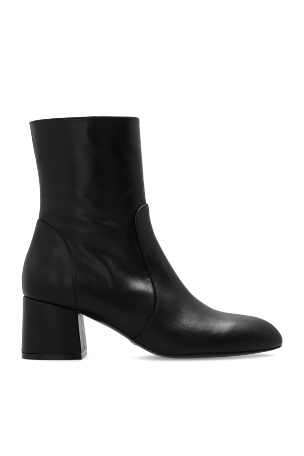 ‘Flareblock’ heeled ankle boots od Stuart Weitzman