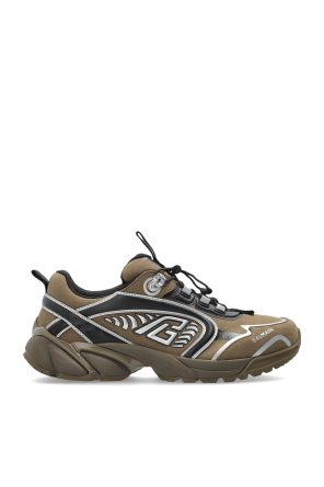 Sports shoes