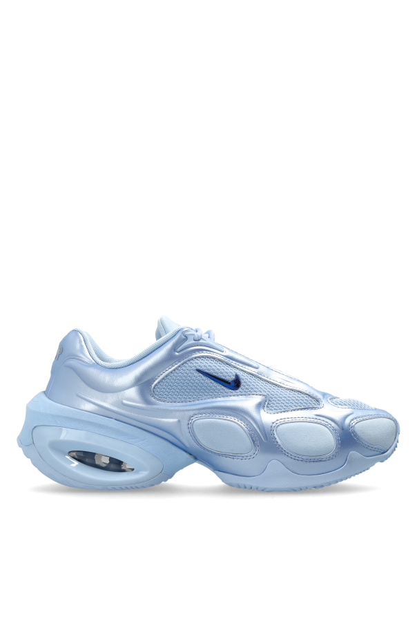 Sports shoes 