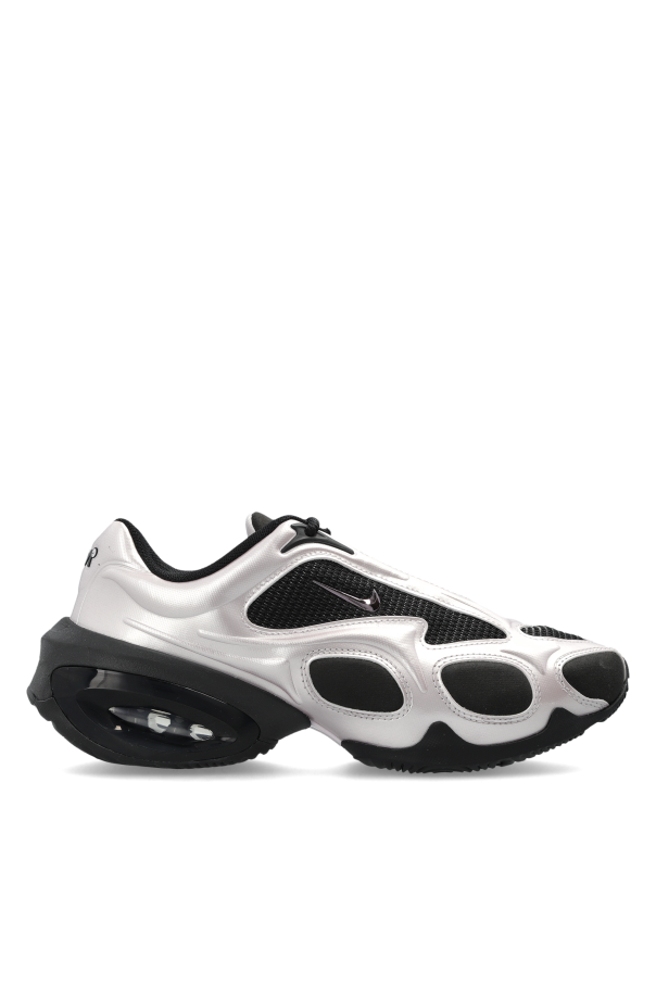 Sports shoes 