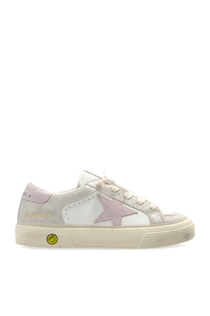 Sports shoes 