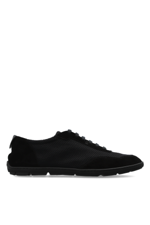 Sports shoes