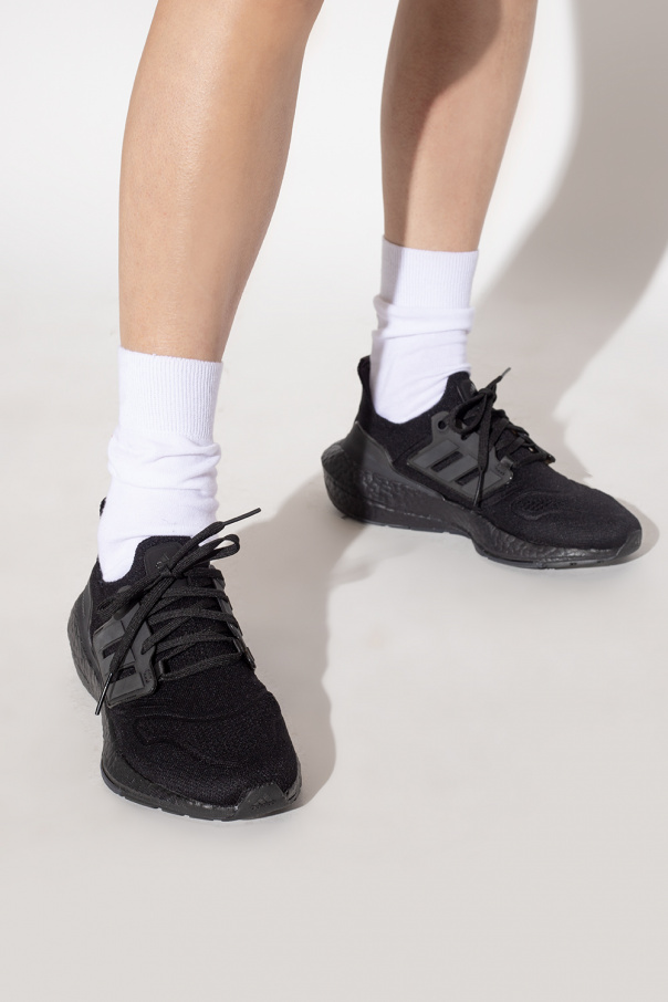 adidas bianca Performance ‘Ultraboost 22’ sneakers