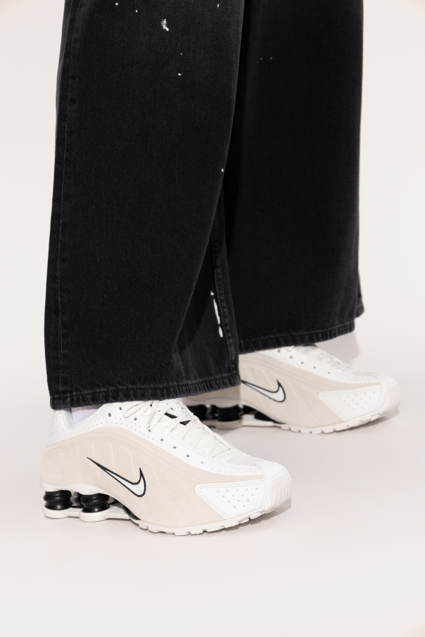 Nike Sports shoes "Shox R4"