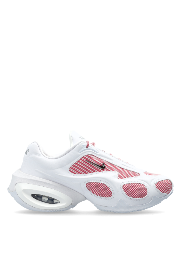 Sports shoes 