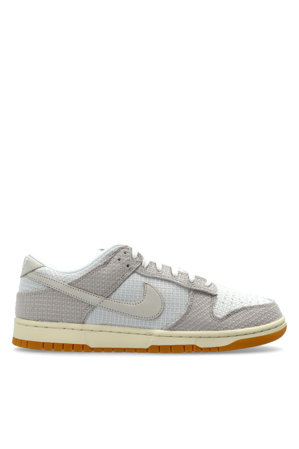 Sports shoes 