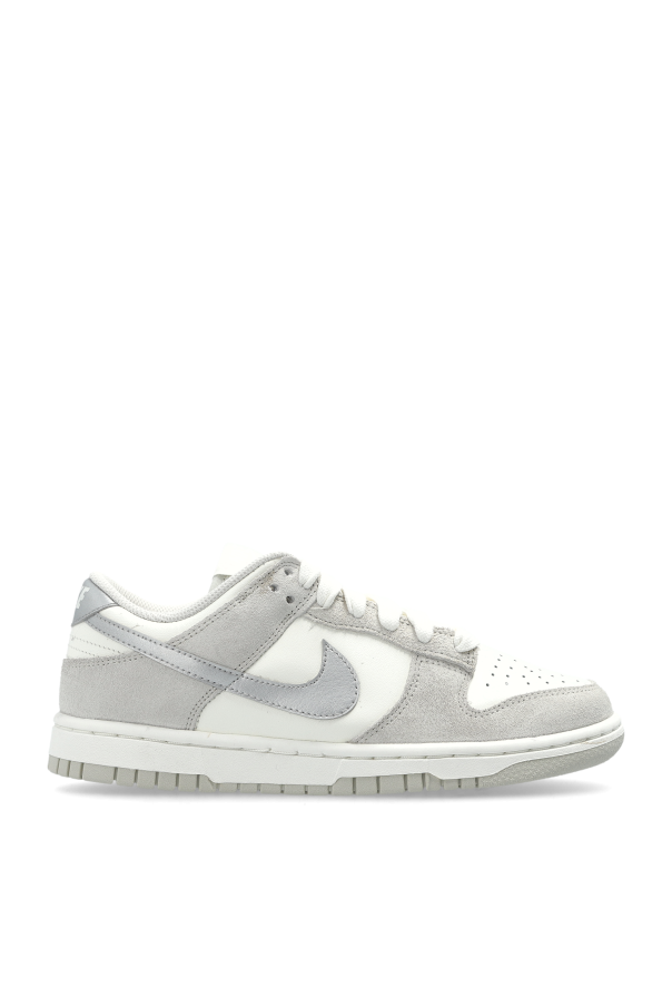 "Dunk Low" sports shoes od Nike
