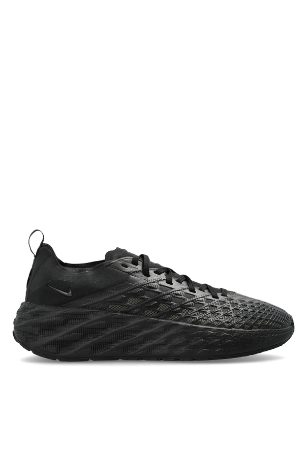 ‘AVA EDGE’ sports shoes od Nike