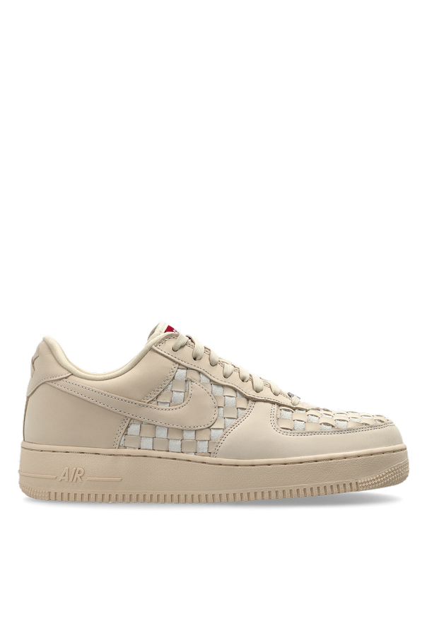 ‘Air Force 1 Low Retro’ sports shoes od Nike