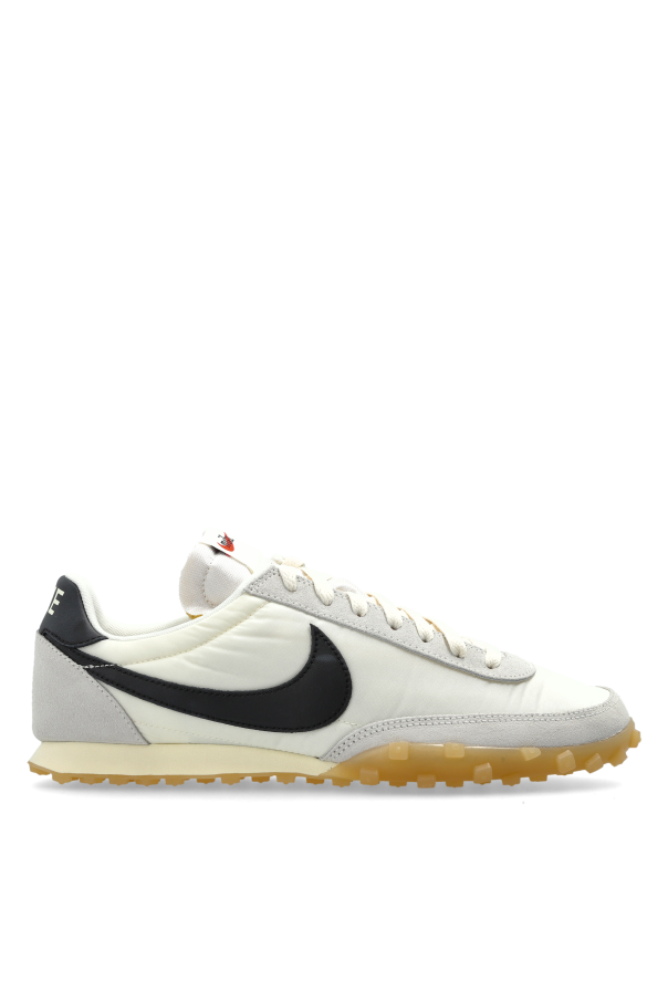 Sports shoes 