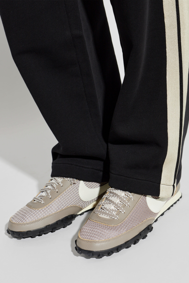 Nike ‘WAFFLE RACER SE’ sports shoes