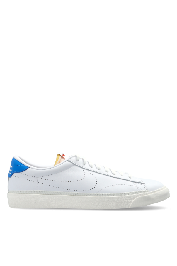 Sports shoes 