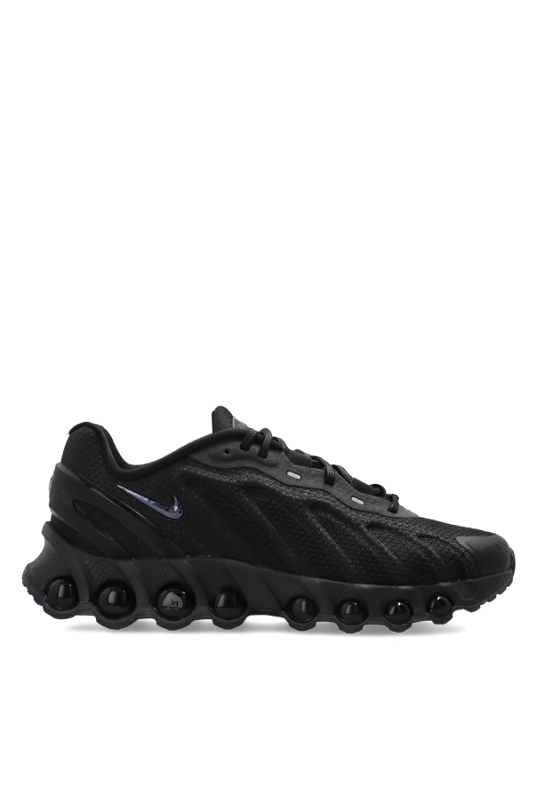 Sports shoes 