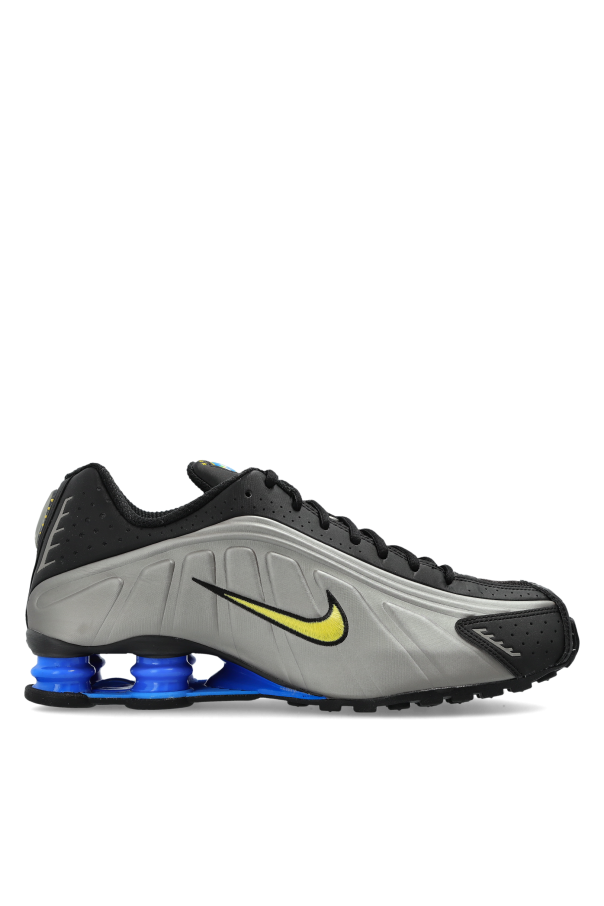 Sports shoes 