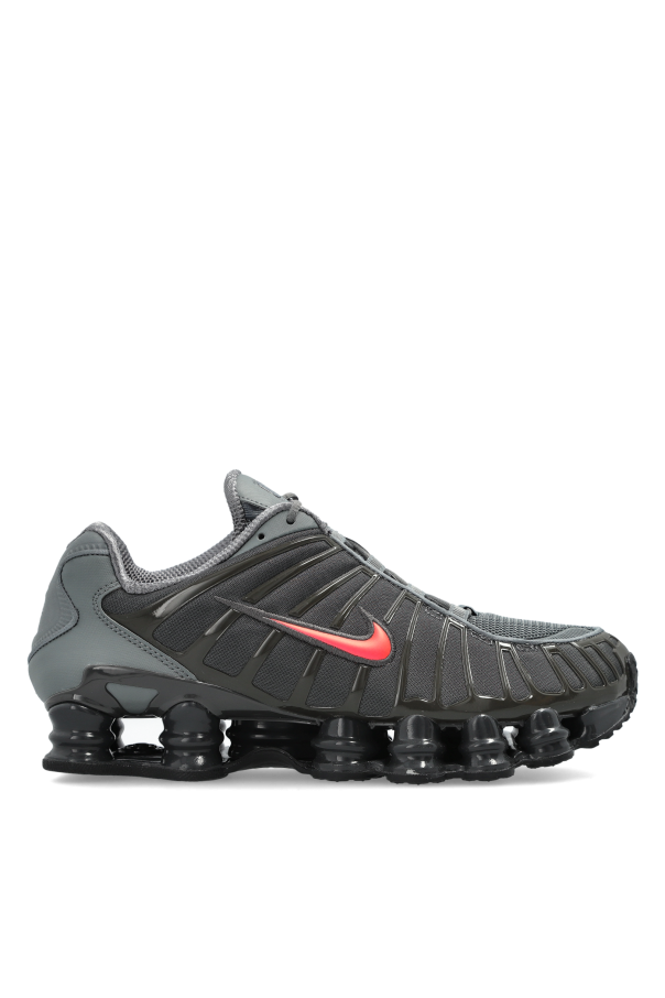 Sports shoes 