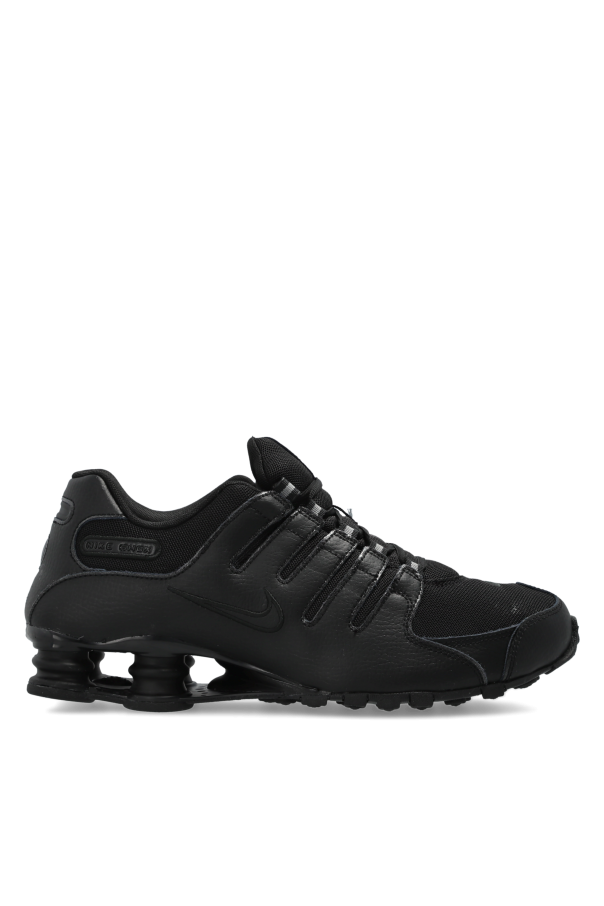 Sports shoes 