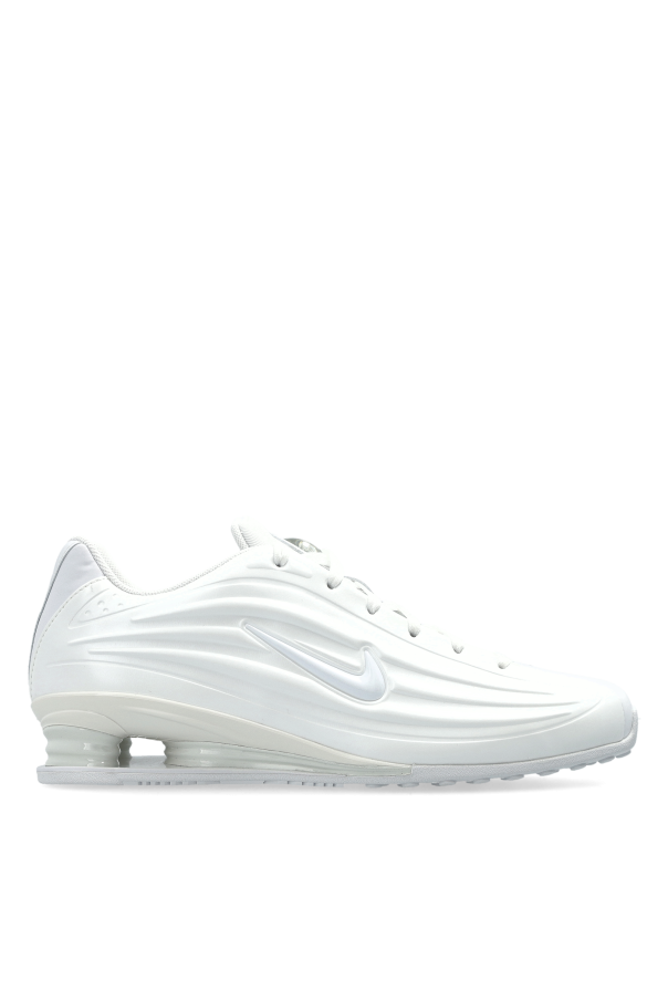 Sports shoes 