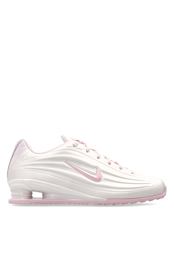 Sports shoes 