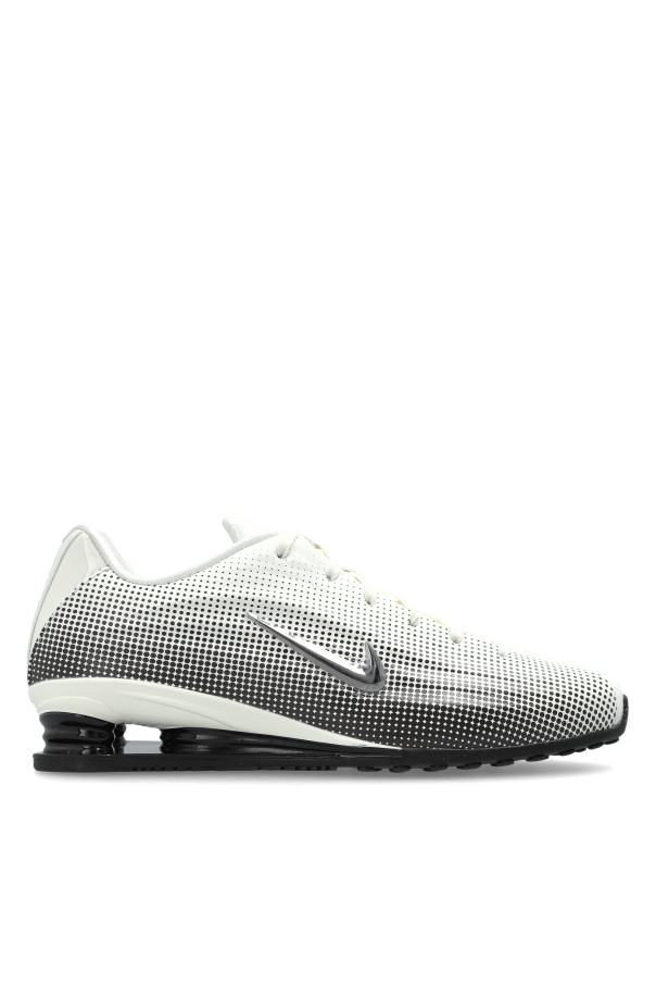 Sports shoes 
