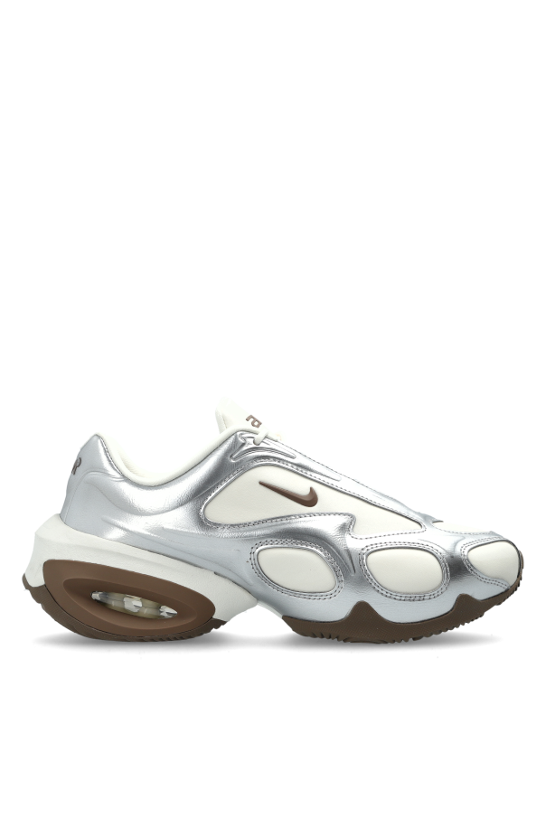 Sport shoes 