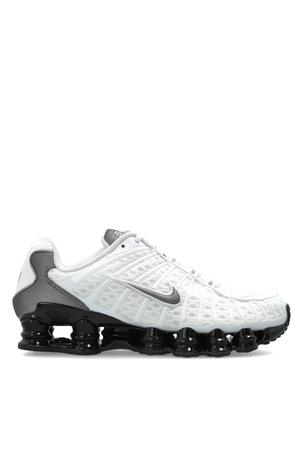 Sports shoes 