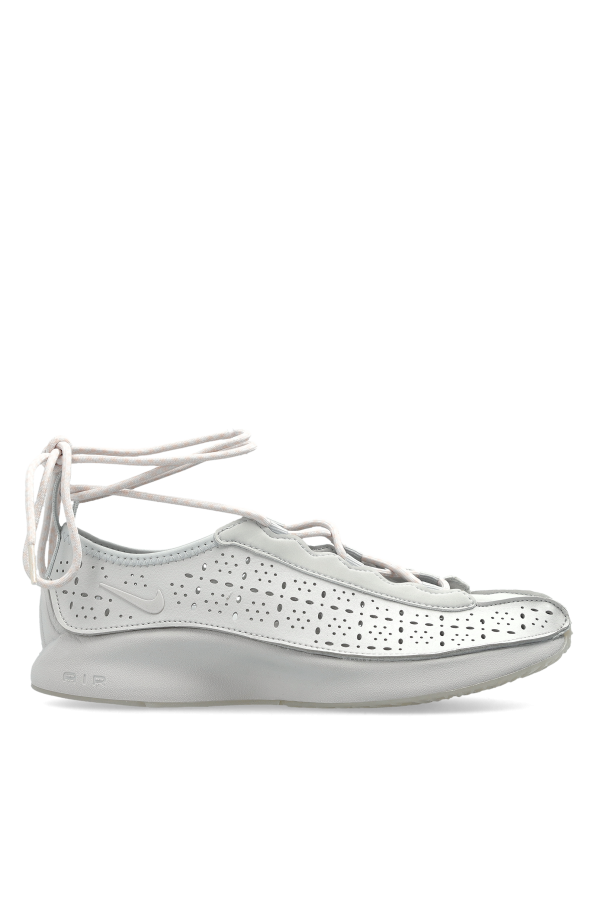 Sport shoes 