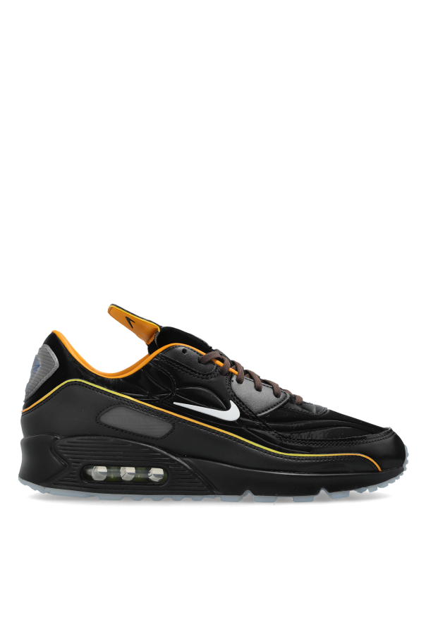 Sports shoes 