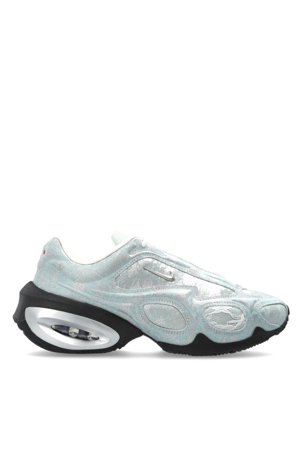 Sports shoes 