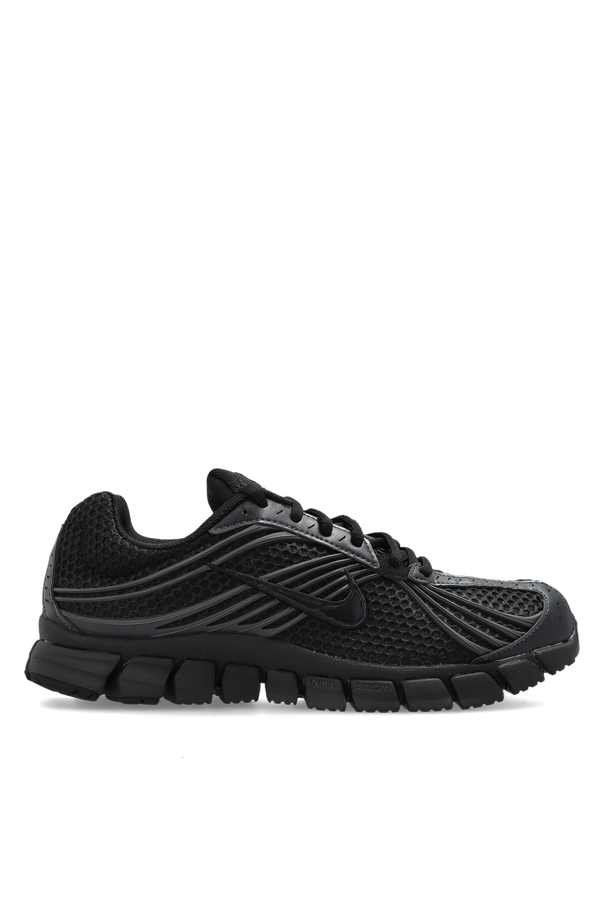 Sports shoes 