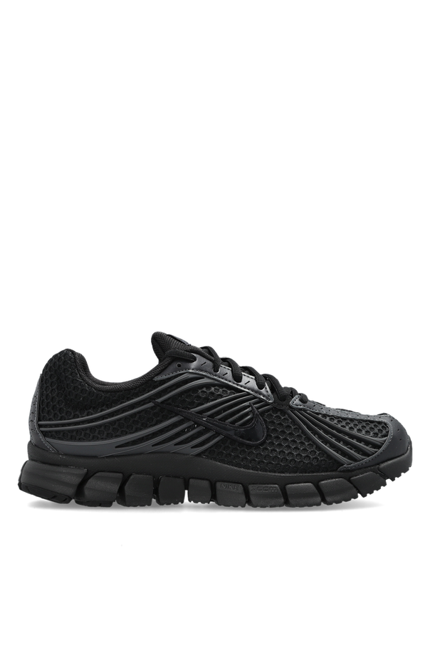 Sports shoes 
