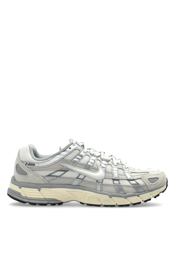 Sports shoes 