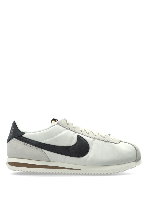 Sport shoes 