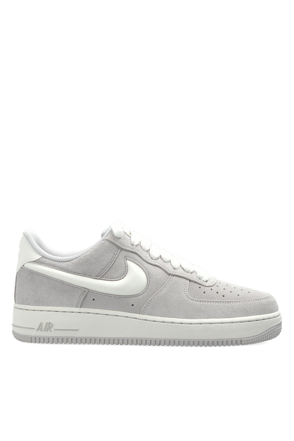Sports shoes 