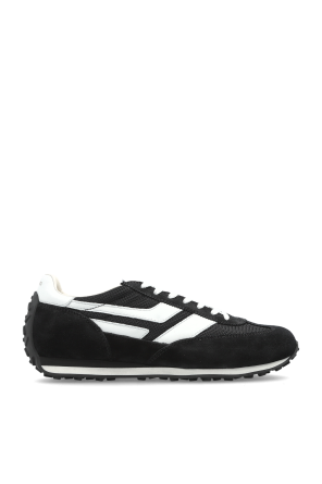 Sports shoes with logo