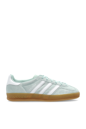 Sports shoes 