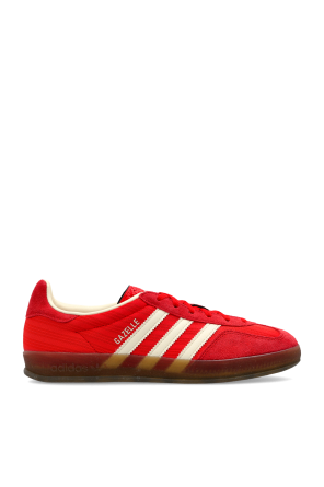 Sports shoes 