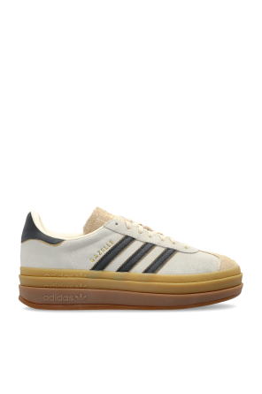 Sports shoes 