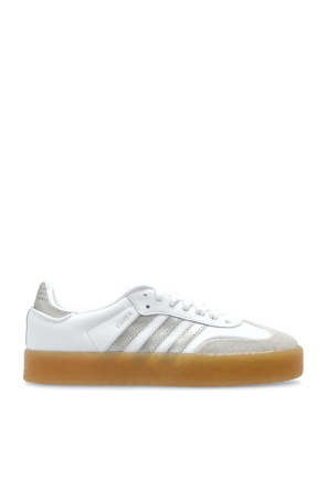 Sports shoes 