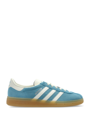 Sports shoes 